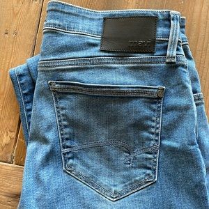 Mavi Zach Jean. 33”x30” and only worn twice.